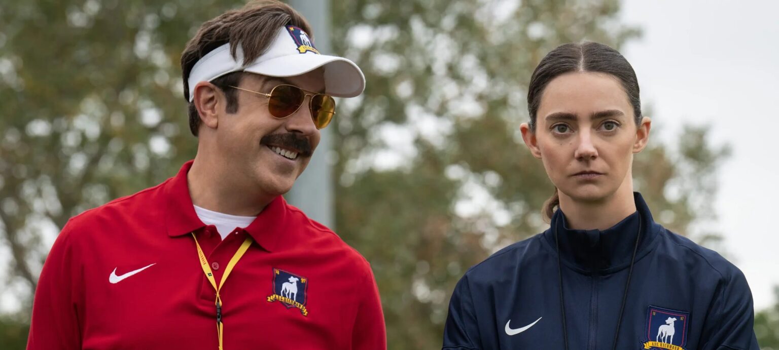 Temporada 4 de Ted Lasso reforça interesse em cursos gratuitos e concursos para qualificação profissional