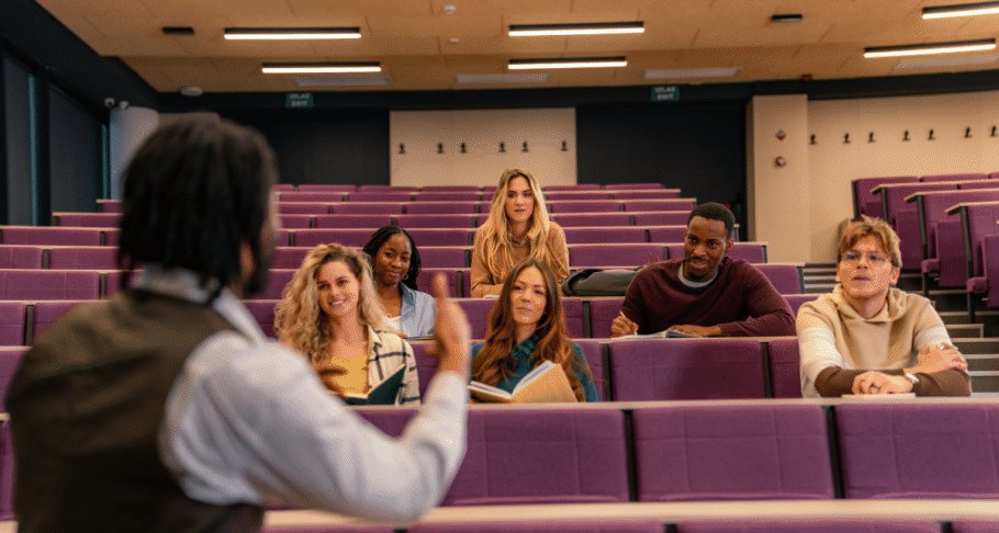 Cinco atitudes na faculdade que podem transformar sua trajetória acadêmica e profissional