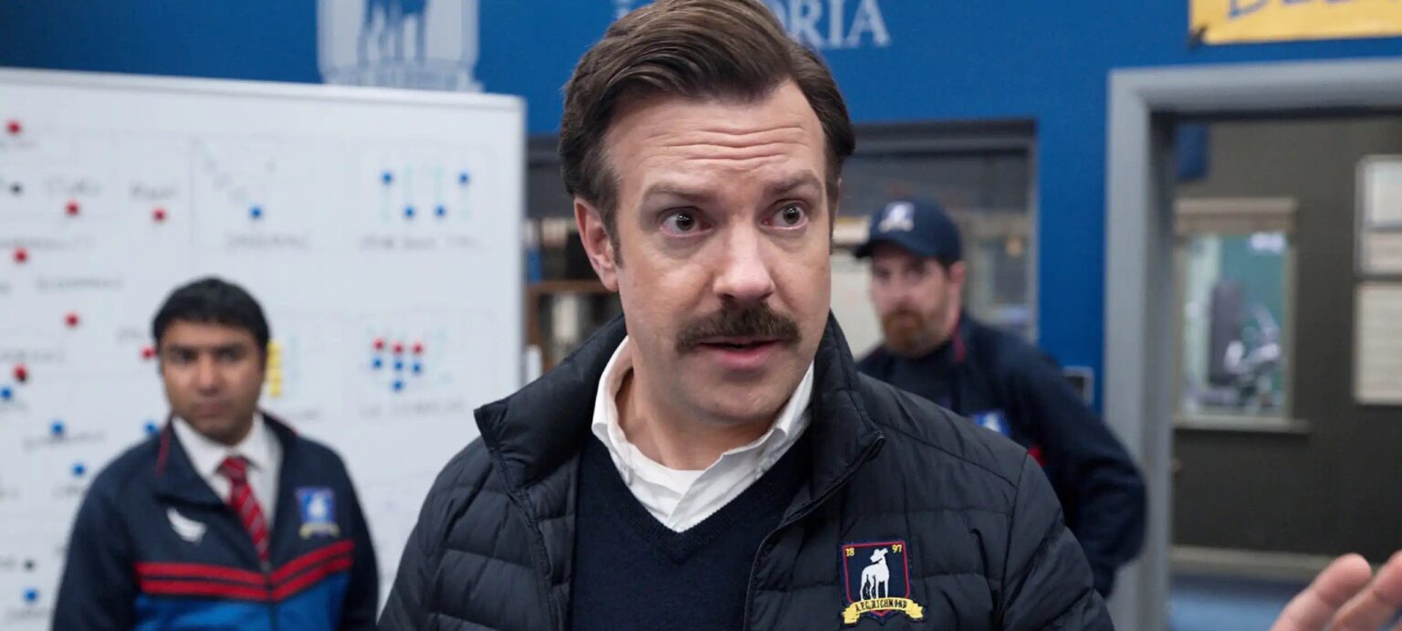 Jason Sudeikis e Apple TV desmentem boatos sobre spin-off feminino de Ted Lasso