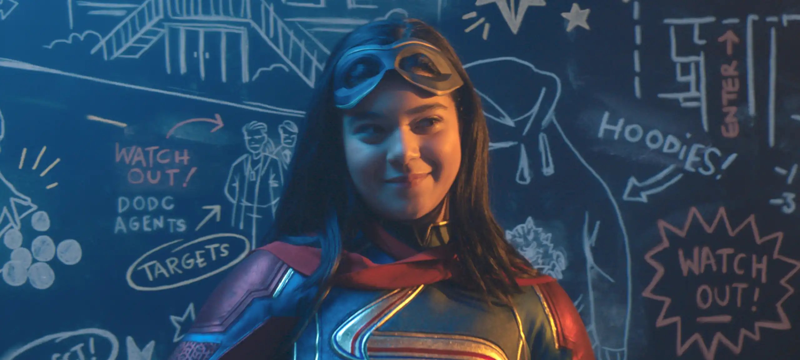 Atriz de Ms. Marvel destaca mudanças no filme Supergirl e analisa fracasso da DC nos cinemas