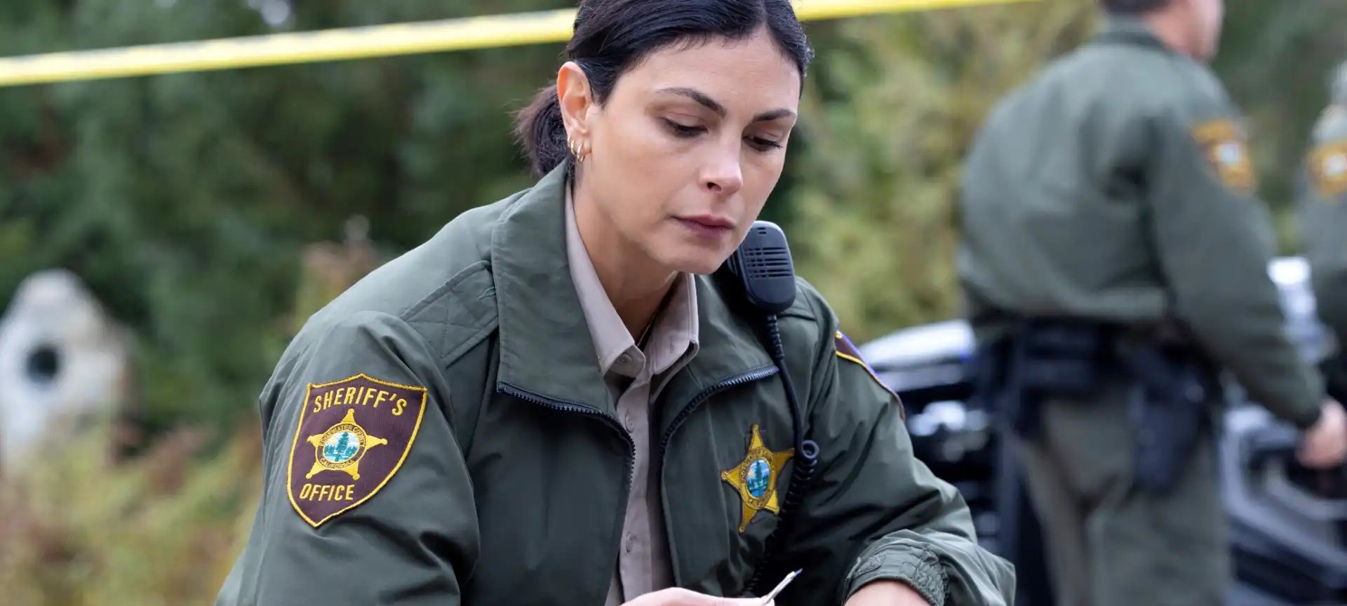 Ben McKenzie se junta a Morena Baccarin como novo xerife na segunda temporada de Sheriff Country