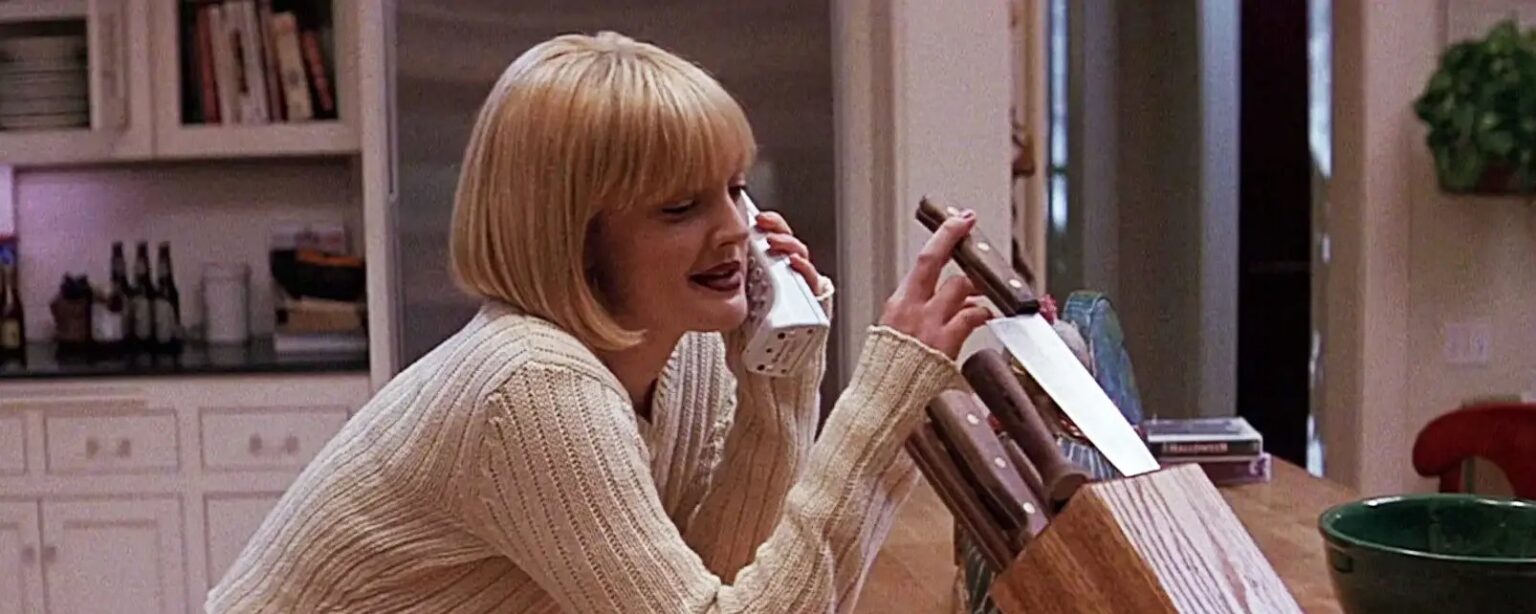 Scream: Pistas Reveladoras que Mostram a Identidade do Ghostface no Filme de 1996
