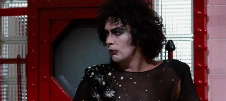 Tim Curry e a relação com fãs de The Rocky Horror Picture Show: legado e impacto cultural