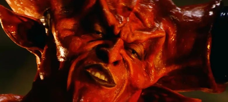 Tim Curry eterniza papel de vilão marcante no filme Legend dos anos 1980