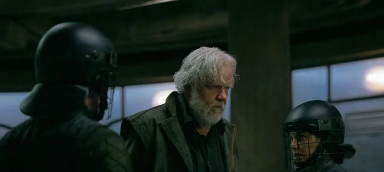Morte de Bernard Holland em Silo 3 revela lado inesperado e plano crucial da série