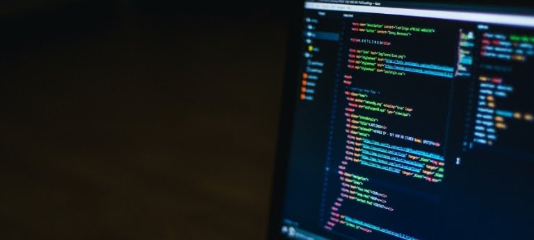 Santander oferece 60 mil bolsas gratuitas para cursos online de tecnologia