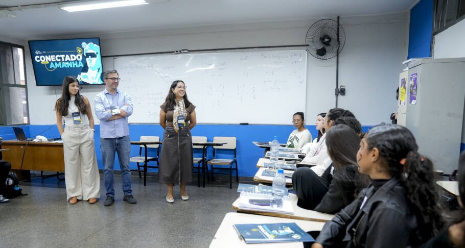 Programa Executivos na Escola abre inscrições para líderes voluntários em São Paulo