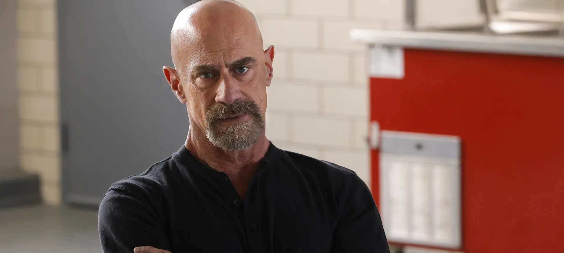 Série inédita de Christopher Meloni para Hulu mistura drama familiar e futebol americano