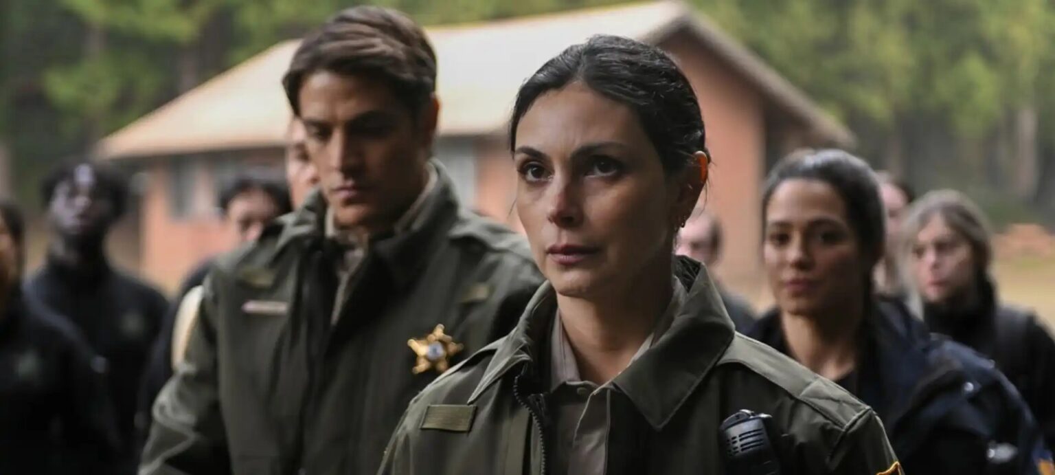 Romance inéditos entre Sheriff Country e Fire Country é confirmado por Morena Baccarin e Max Thieriot