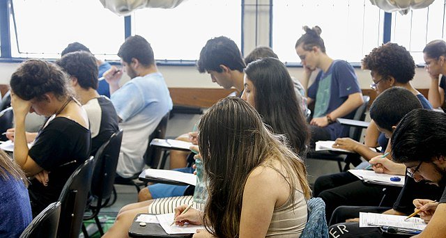Vestibular Cederj 2027 oferece 7.165 vagas em cursos de graduação pública no RJ