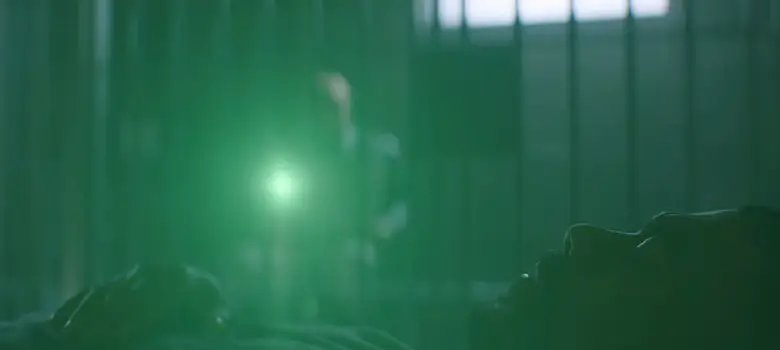 Nathan Fillion retoma papel de Guy Gardner em “Lanterns” com participação breve, porém marcante