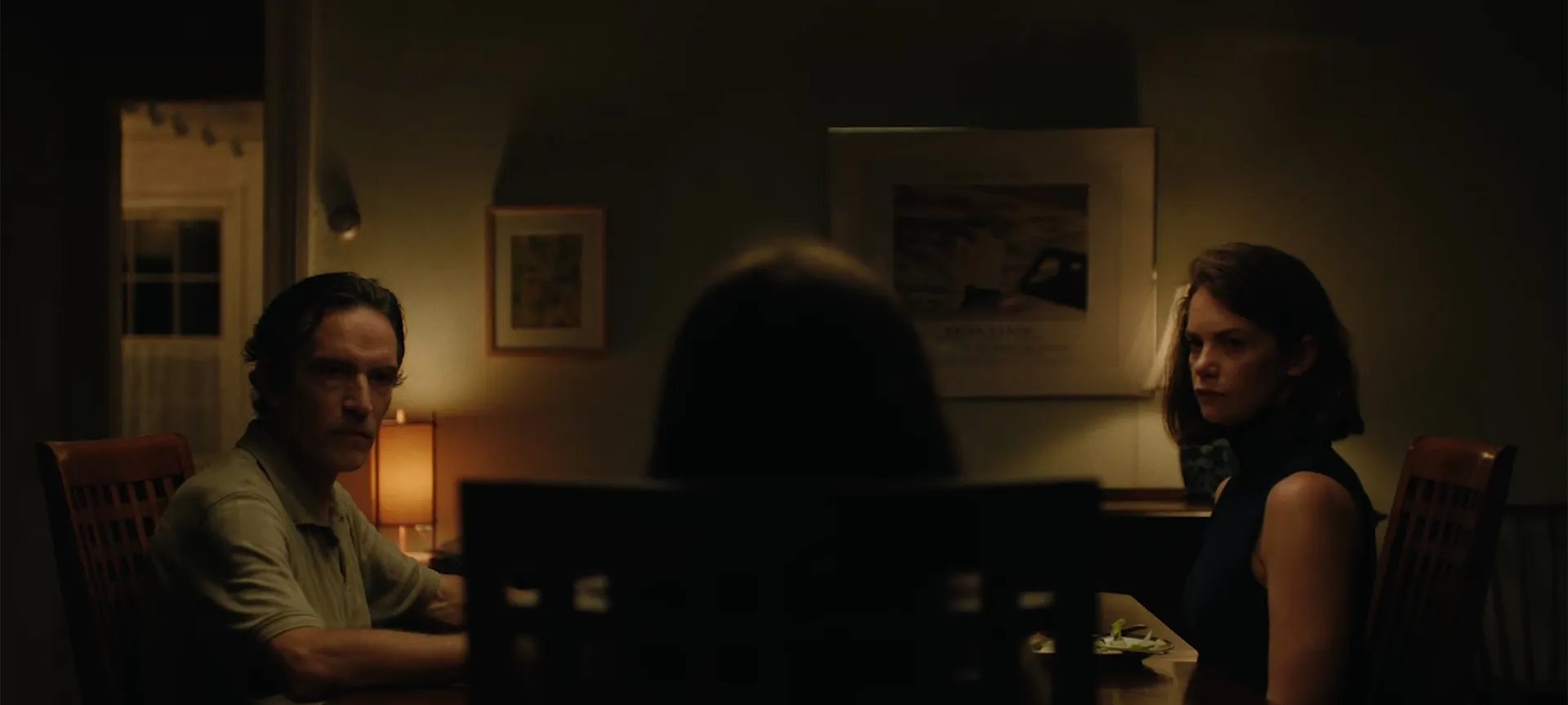 Clipe do filme Family revela jantar que passa de tranquilo a assustador