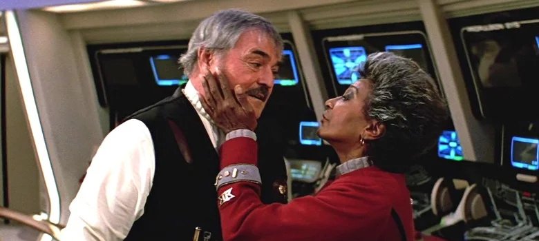 Star Trek: Strange New Worlds revela origem do romance entre Scotty e Uhura em temporada final