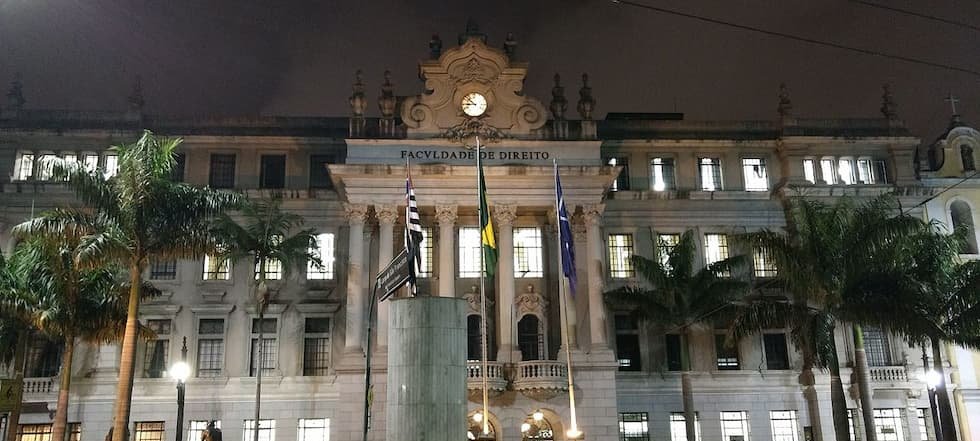 Universidade de São Paulo oferece diversas vagas gratuitas em cursos a distância para 2026 e 2027