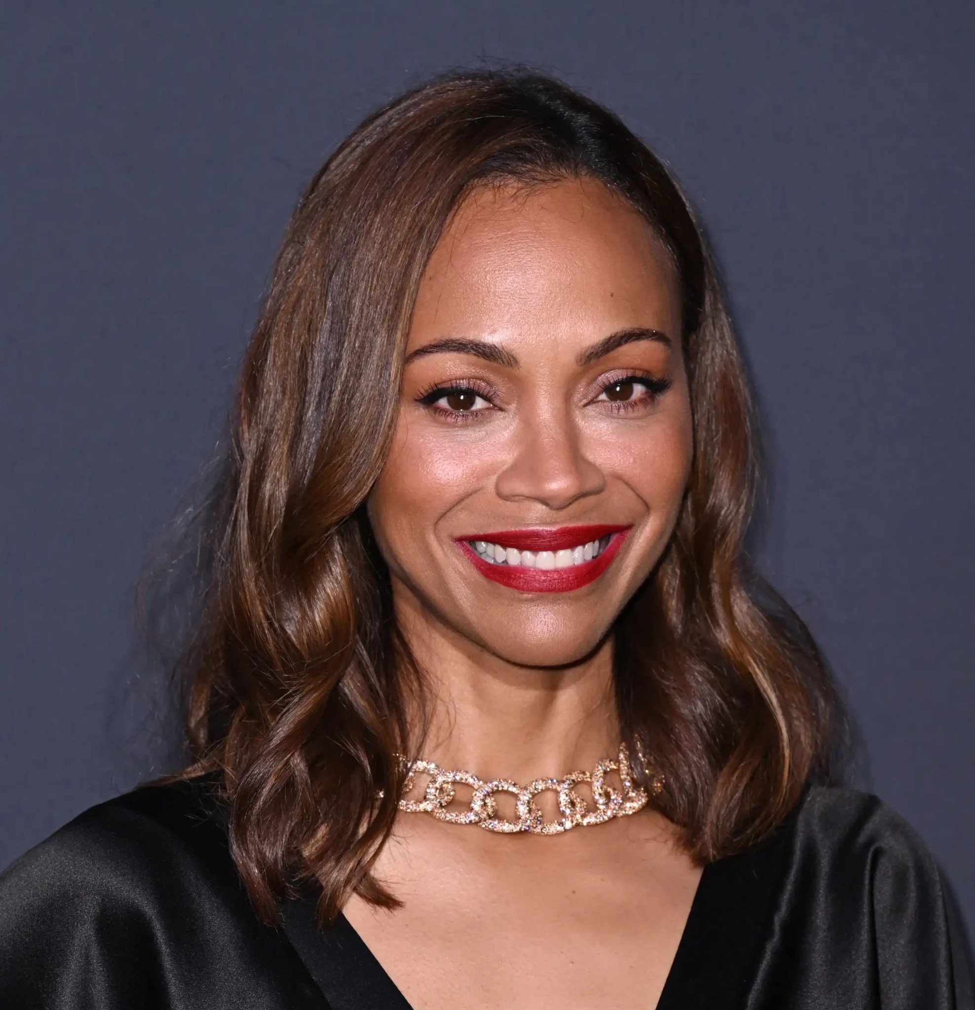 Zoe Saldaña mantém foco em Lioness e não deve atuar em outras séries de Taylor Sheridan