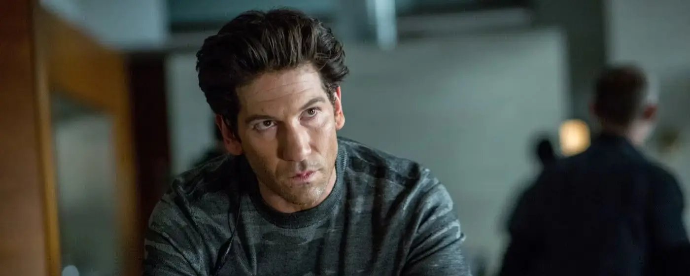 Filme The Accountant com Jon Bernthal volta a liderar ranking de streaming na Apple TV