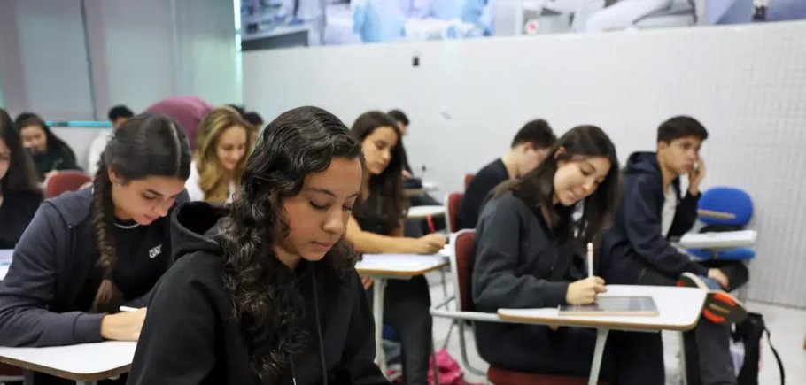 Anglo oferece aulões online gratuitos para Enem, Fuvest e principais vestibulares de SP