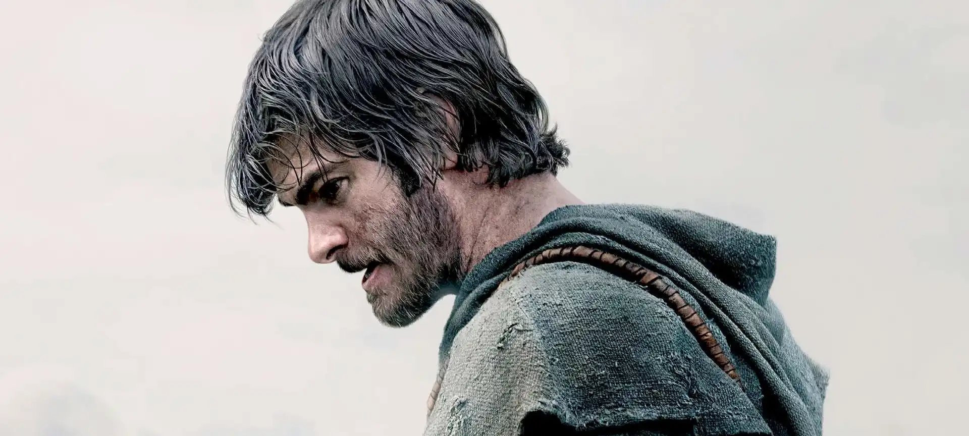 Filme histórico de ação com Andrew Garfield estreia no digital após baixa bilheteria