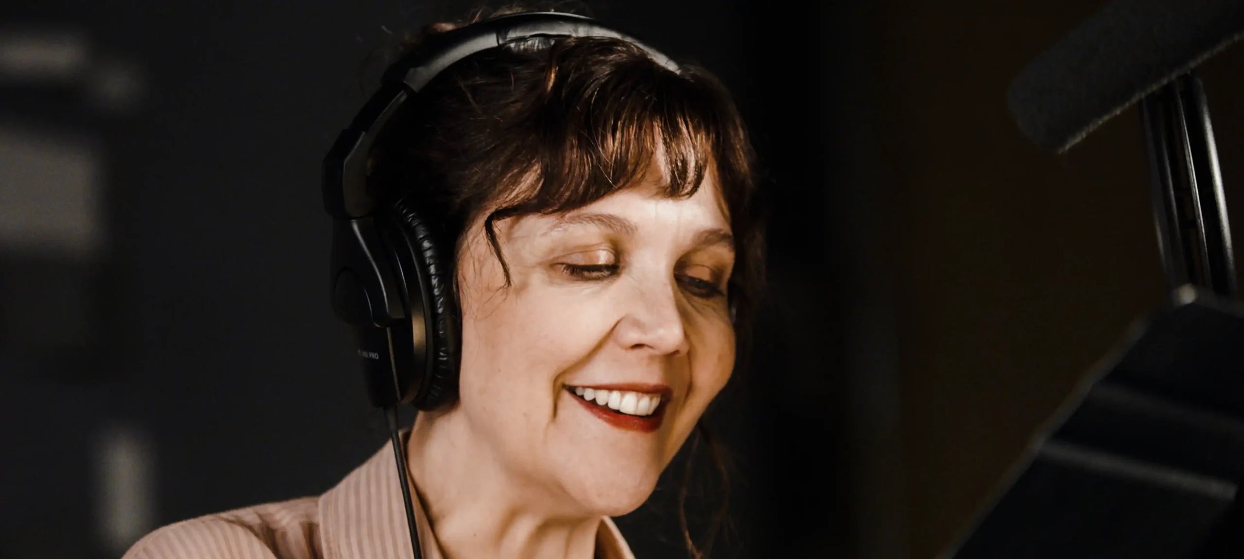 Maggie Gyllenhaal assume papel em nova adaptação de Dracula após Frankenstein