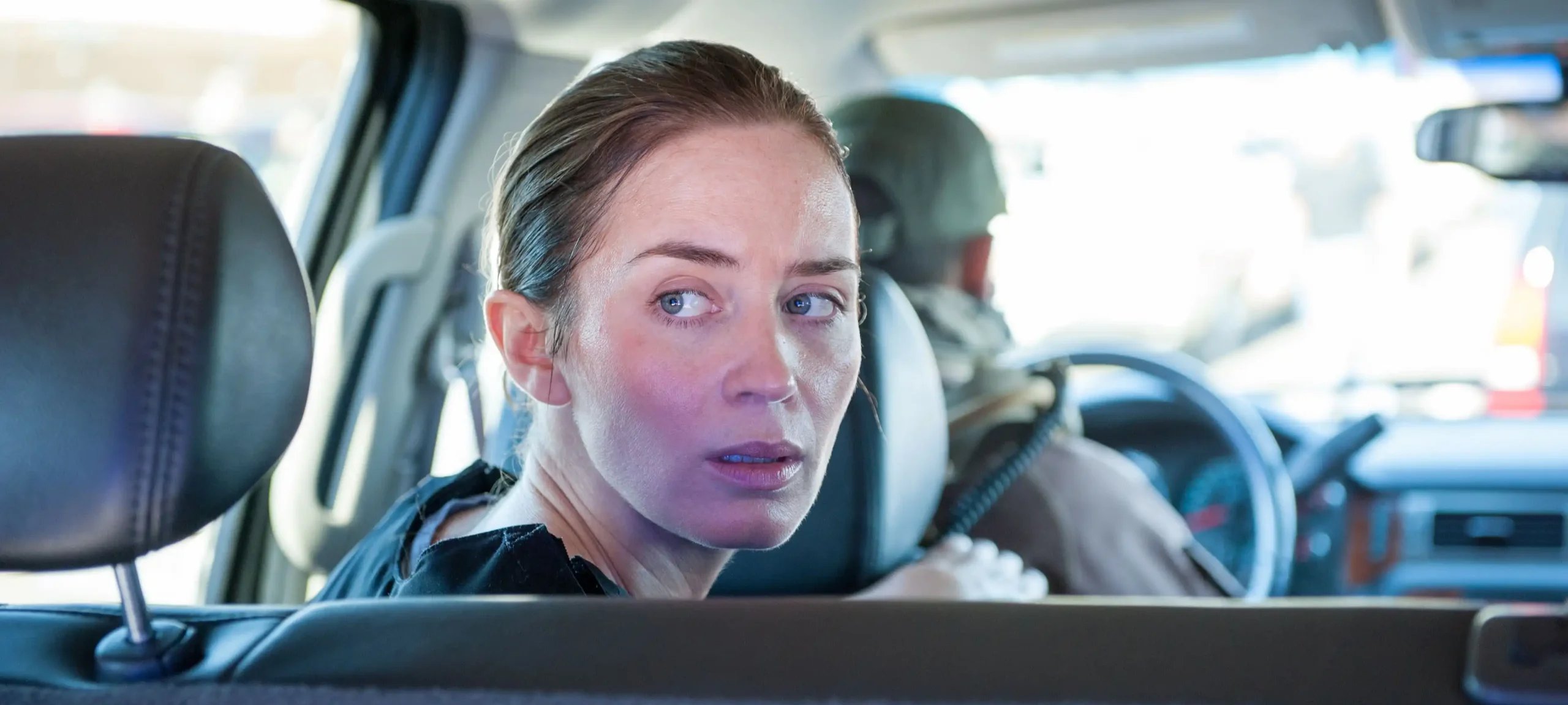Sicario 3 está em desenvolvimento com roteiro de Taylor Sheridan e possível retorno de Emily Blunt