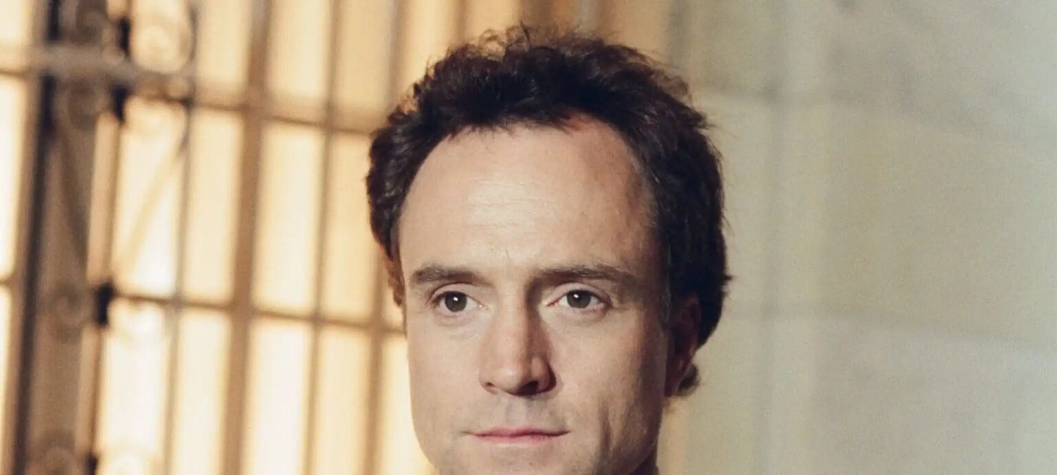 Bradley Whitford apoia retorno de The West Wing com uma condição para o elenco