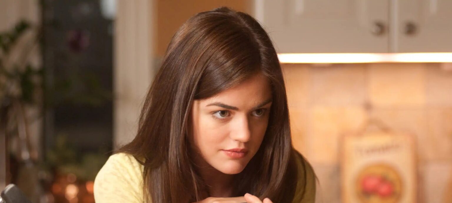 Série Scarlett Holmes traz Lucy Hale como protagonista e reinventa clássico de Sherlock Holmes