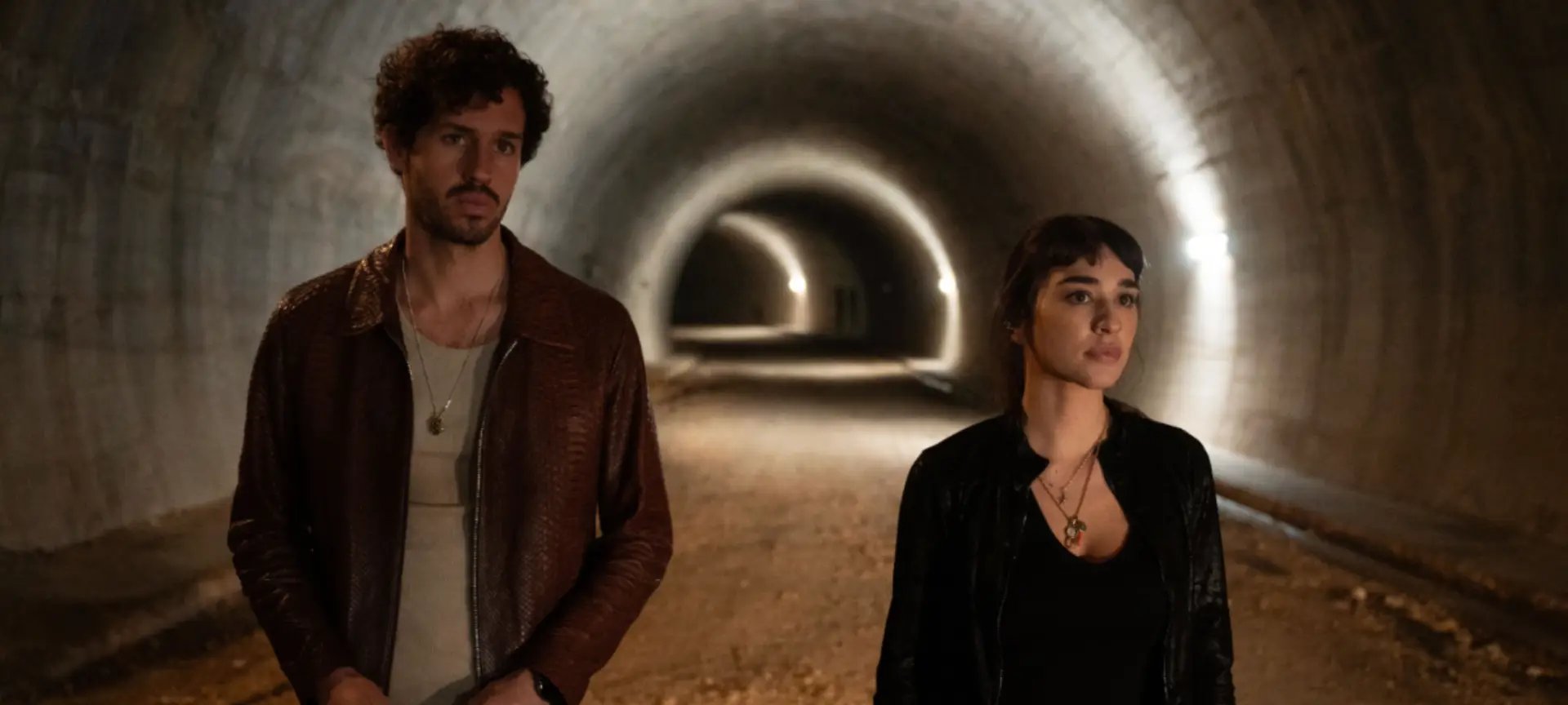 Masterplan: filme de assalto no Prime Video sofre com roteiro fraco e humor deslocado