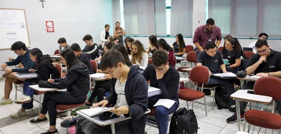 Plataforma gratuita do COC oferece recursos para a preparação do Enem 2026