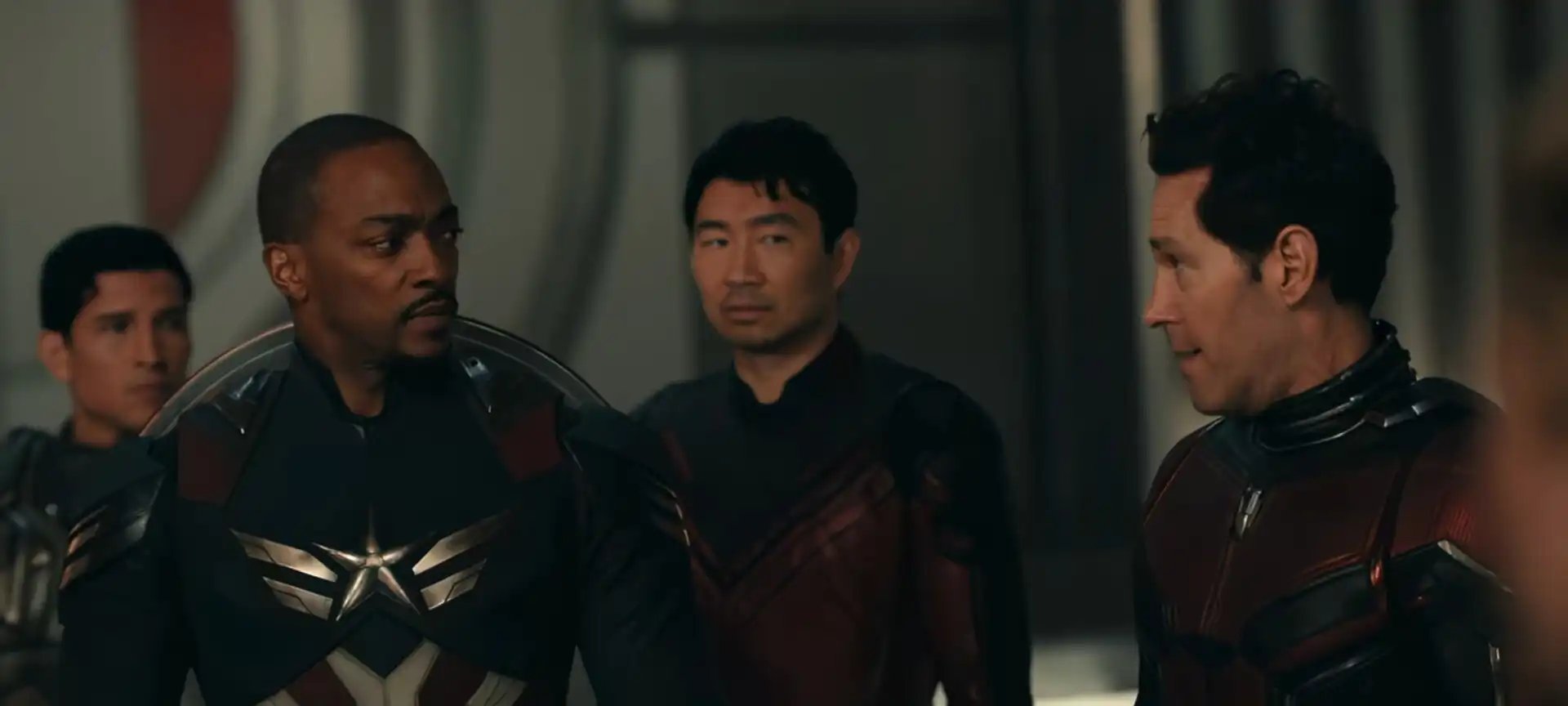 Três Capitães América se juntam pela primeira vez no trailer de Avengers: Doomsday